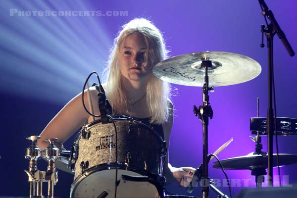 HINDS - 2015-10-31 - PARIS - Grande Halle de La Villette - 